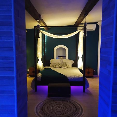 A L'Oree Des Pins - Gite Et Spa De 30 M2- Home Cinema Et Massage En Sup Cuges-les-Pins Luaran gambar