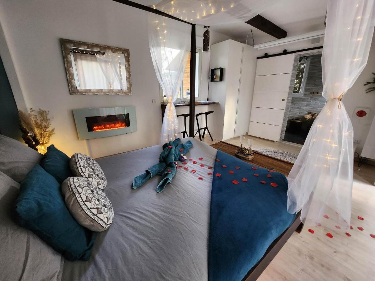 A L'Oree Des Pins - Gite Et Spa De 30 M2- Home Cinema Et Massage En Sup Cuges-les-Pins Luaran gambar